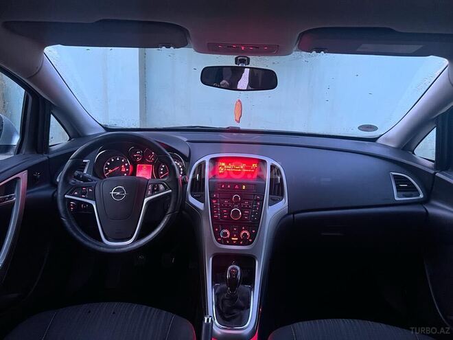 Opel Astra 2011, 165,842 km - 1.4 l - Bakı
