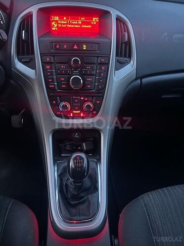 Opel Astra 2011, 165,842 km - 1.4 l - Bakı