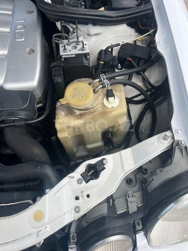 Mercedes E 220 2000, 352,532 km - 2.2 l - Qazax