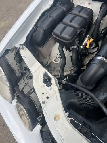 Mercedes E 220 2000, 352,532 km - 2.2 l - Qazax