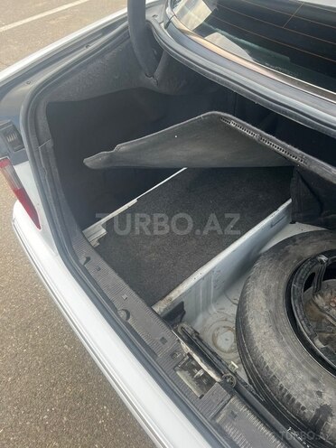 Mercedes E 220 2000, 352,532 km - 2.2 l - Qazax