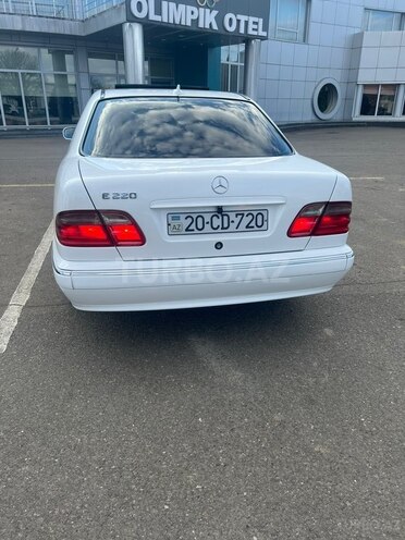 Mercedes E 220 2000, 352,532 km - 2.2 l - Qazax