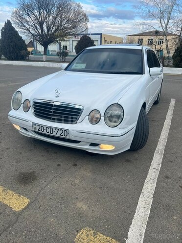 Mercedes E 220 2000, 352,532 km - 2.2 l - Qazax