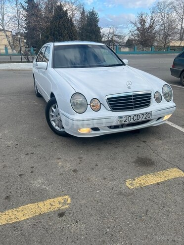 Mercedes E 220 2000, 352,532 km - 2.2 l - Qazax
