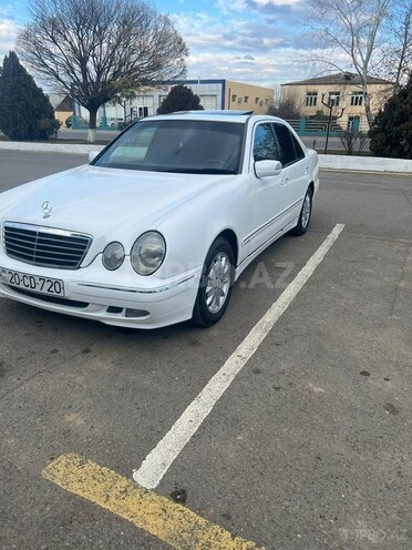 Mercedes E 220 2000, 352,532 km - 2.2 l - Qazax
