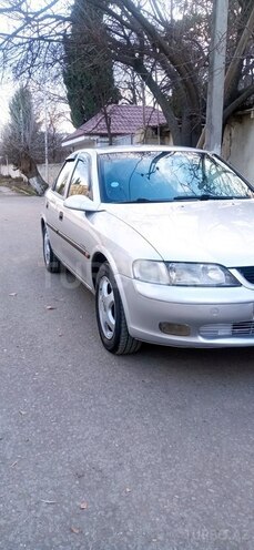 Opel Vectra 1998, 320,000 km - 1.8 l - Qazax
