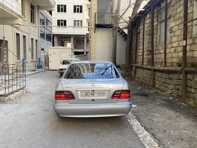 Mercedes E 220 2000, 379,000 km - 2.2 l - Bakı