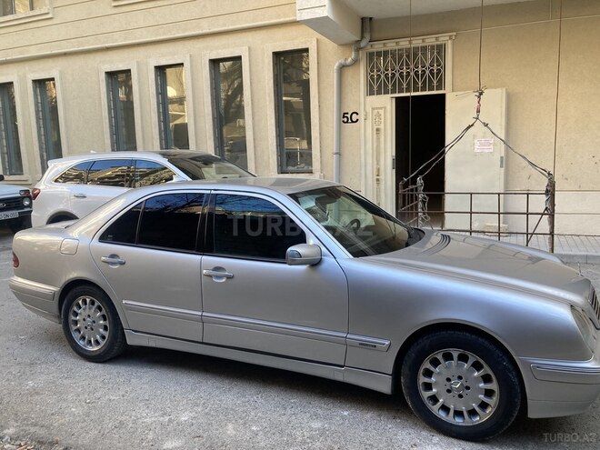 Mercedes E 220 2000, 379,000 km - 2.2 l - Bakı