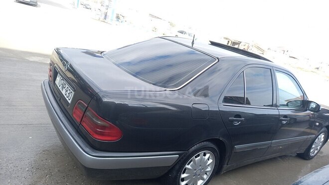 Mercedes E 230 1997, 387,000 km - 2.3 l - Bakı