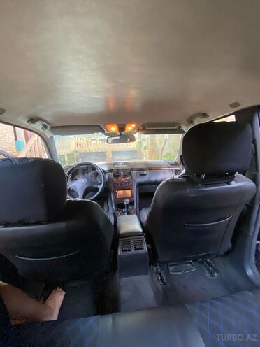 Mercedes E 240 2001, 390,000 km - 2.4 l - Bakı