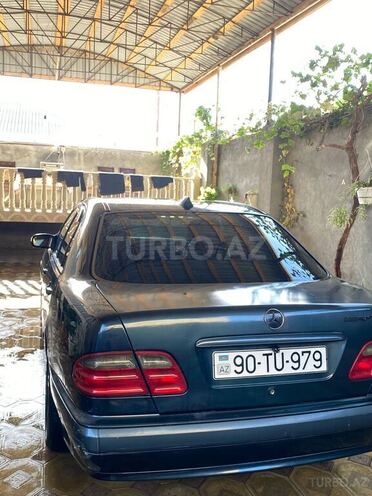 Mercedes E 240 2001, 390,000 km - 2.4 l - Bakı