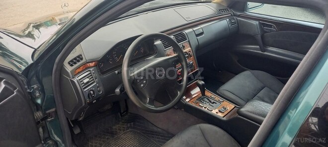 Mercedes E 240 1998, 545,654 km - 2.4 l - Yevlax