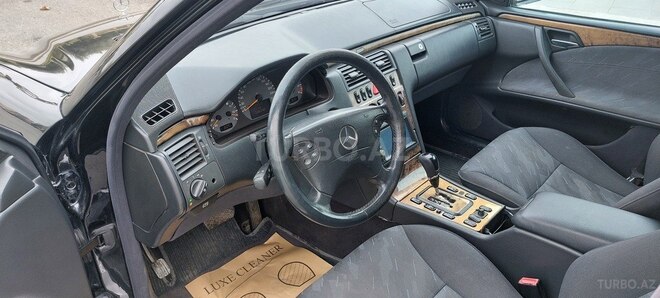 Mercedes E 240 1999, 257,458 km - 2.4 л - Gəncə