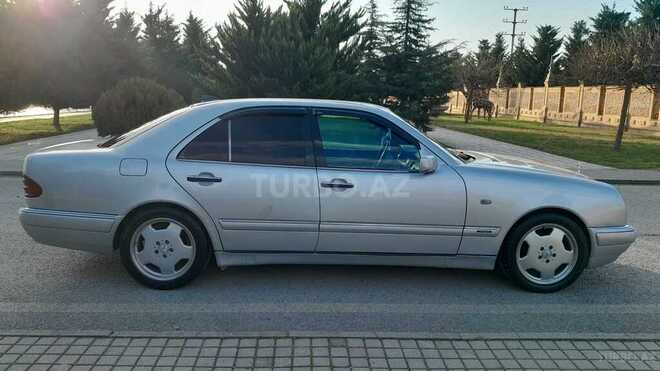 Mercedes E 220 1999, 323,600 km - 2.2 l - Xaçmaz
