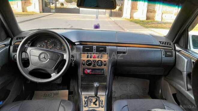 Mercedes E 220 1999, 323,600 km - 2.2 l - Xaçmaz