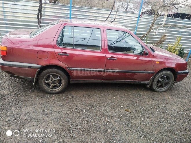 Volkswagen Vento 1994, 260,000 km - 1.8 l - Zaqatala