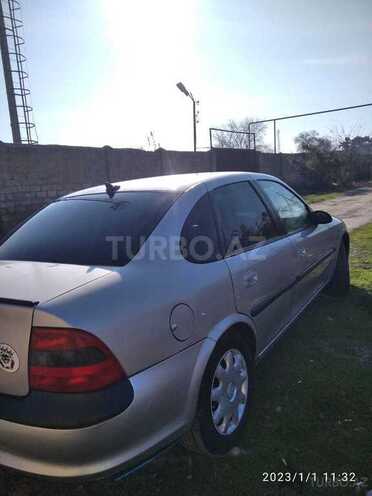 Opel Vectra 1996, 385,600 km - 2.0 l - Salyan