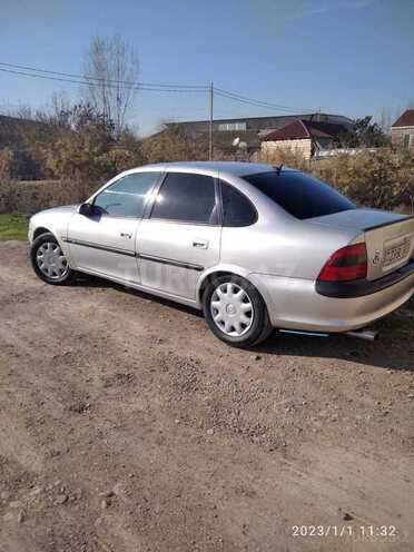 Opel Vectra 1996, 385,600 km - 2.0 l - Salyan