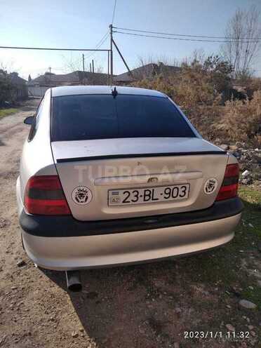 Opel Vectra 1996, 385,600 km - 2.0 l - Salyan