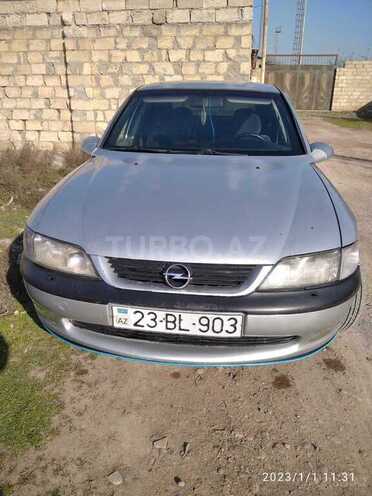 Opel Vectra 1996, 385,600 km - 2.0 l - Salyan