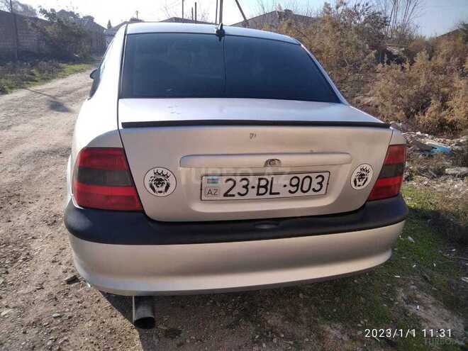 Opel Vectra 1996, 385,600 km - 2.0 l - Salyan