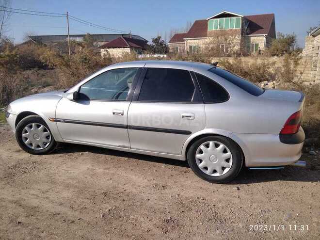 Opel Vectra 1996, 385,600 km - 2.0 l - Salyan
