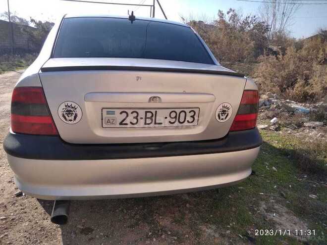 Opel Vectra 1996, 385,600 km - 2.0 l - Salyan