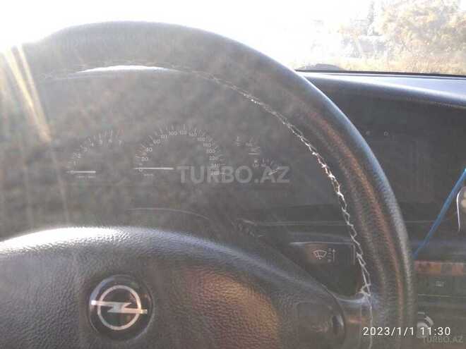 Opel Vectra 1996, 385,600 km - 2.0 l - Salyan