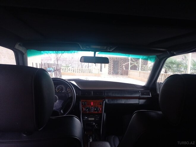 Mercedes E 280 1994, 373,000 km - 2.8 l - Yevlax