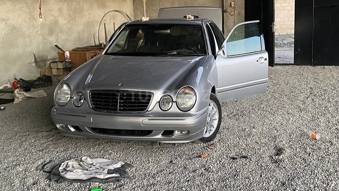Mercedes E 240 2000, 158,432 km - 2.6 л - Bakı