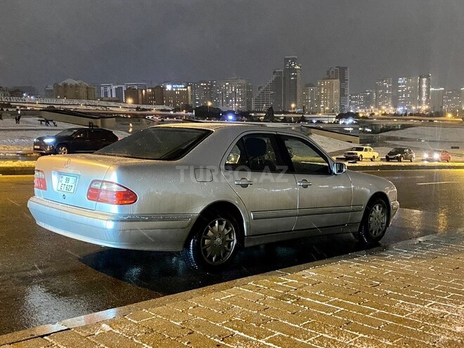 Mercedes E 240 2000, 158,432 km - 2.6 л - Bakı