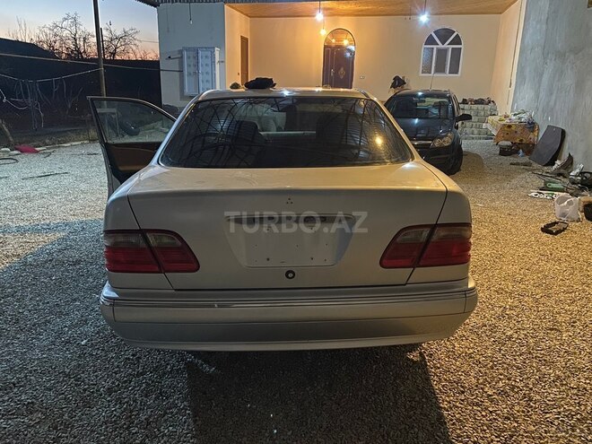 Mercedes E 240 2000, 158,432 km - 2.6 л - Bakı