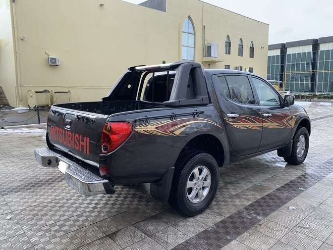 Mitsubishi L200 2012, 187,000 km - 2.5 л - Bakı