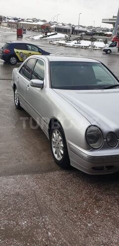 Mercedes E 270 2001, 321,567 km - 2.7 l - Bakı
