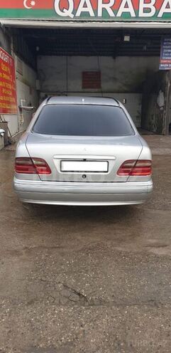 Mercedes E 270 2001, 321,567 km - 2.7 l - Bakı