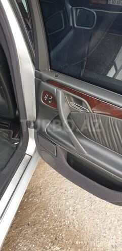 Mercedes E 270 2001, 321,567 km - 2.7 l - Bakı