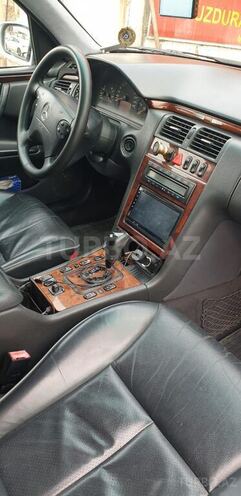 Mercedes E 270 2001, 321,567 km - 2.7 l - Bakı