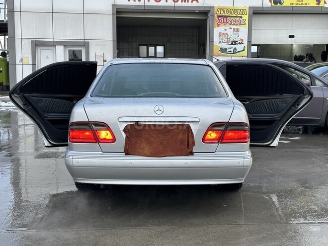 Mercedes E 320 2001, 421,000 km - 3.2 l - Bakı