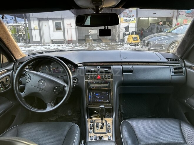 Mercedes E 320 2001, 421,000 km - 3.2 l - Bakı