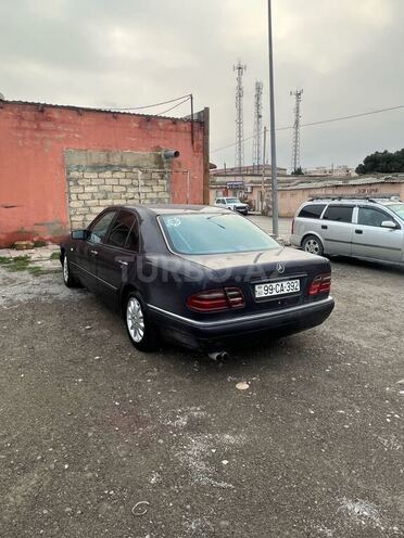 Mercedes E 240 1999, 310,604 km - 2.4 l - Bakı