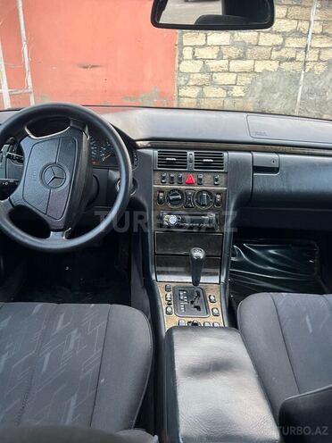 Mercedes E 240 1999, 310,604 km - 2.4 l - Bakı