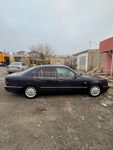 Mercedes E 240 1999, 310,604 km - 2.4 l - Bakı