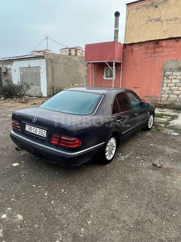 Mercedes E 240 1999, 310,604 km - 2.4 l - Bakı
