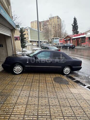 Mercedes E 240 1999, 310,604 km - 2.4 l - Bakı