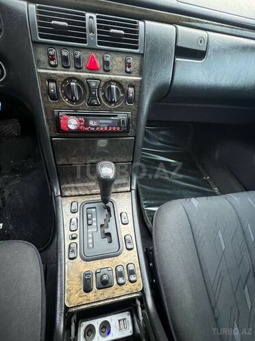 Mercedes E 240 1999, 310,604 km - 2.4 l - Bakı