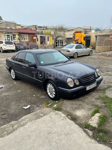 Mercedes E 240 1999, 310,604 km - 2.4 l - Bakı