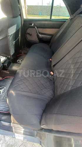 Mercedes E 270 1993, 354,217 km - 2.7 л - Salyan