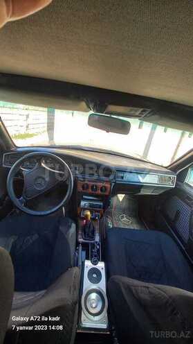 Mercedes E 270 1993, 354,217 km - 2.7 л - Salyan