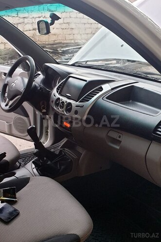 Mitsubishi L200 2014, 175,324 km - 2.5 l - Bakı