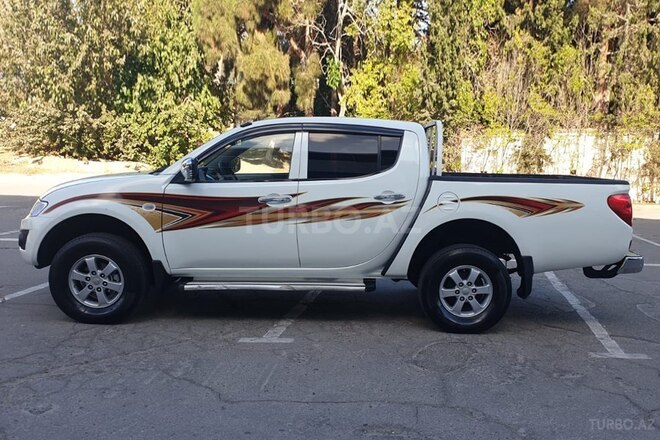 Mitsubishi L200 2014, 175,324 km - 2.5 l - Bakı